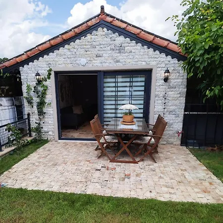 Luxury Pool With Private Garden Dom wakacyjny Side